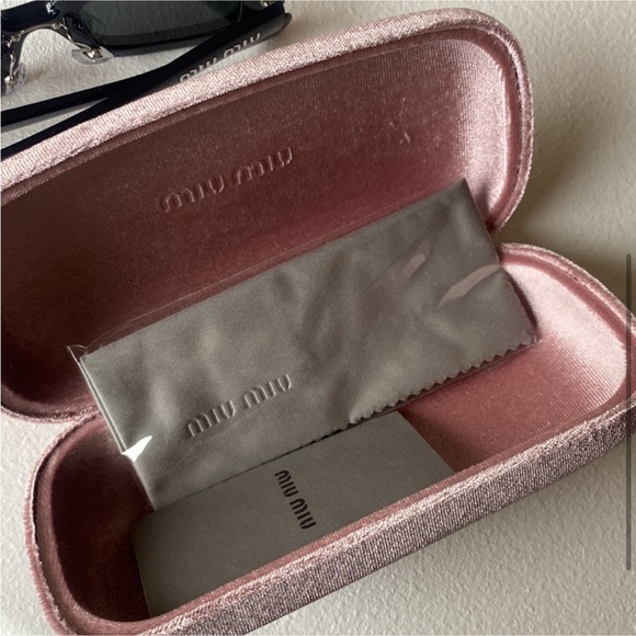 Like new Miu Miu sunglasses